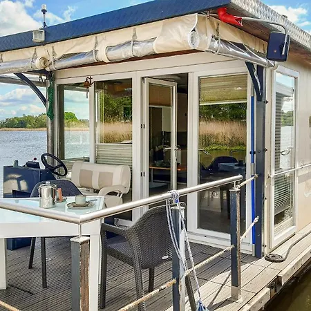 2 Bedroom Gorgeous Ship In Havelsee بوتيل 4*