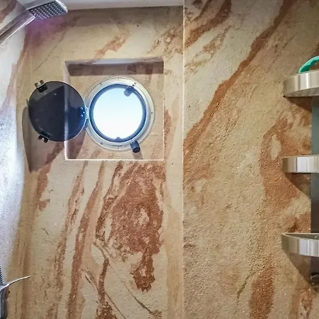 2 Bedroom Gorgeous Ship In Havelsee 4*