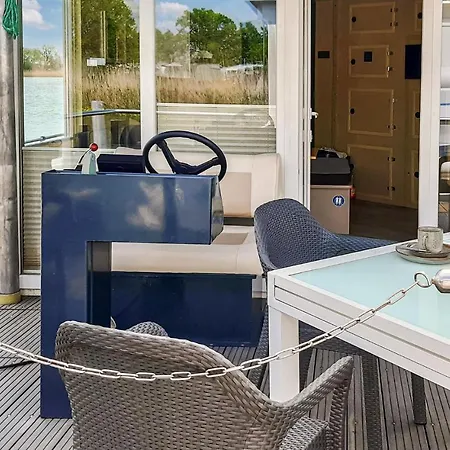 2 Bedroom Gorgeous Ship In Havelsee Hotel en barco Kutzkow