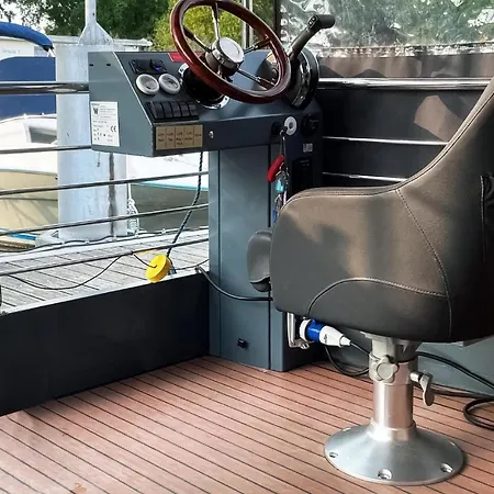 Hotel en barco 2 Bedroom Gorgeous Ship In Havelsee 4*
