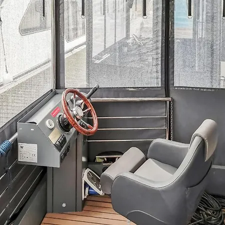 2 Bedroom Gorgeous Ship In Havelsee 4*