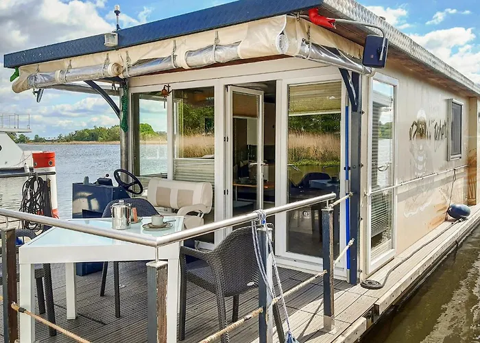 2 Bedroom Gorgeous Ship In Havelsee Botel 4*