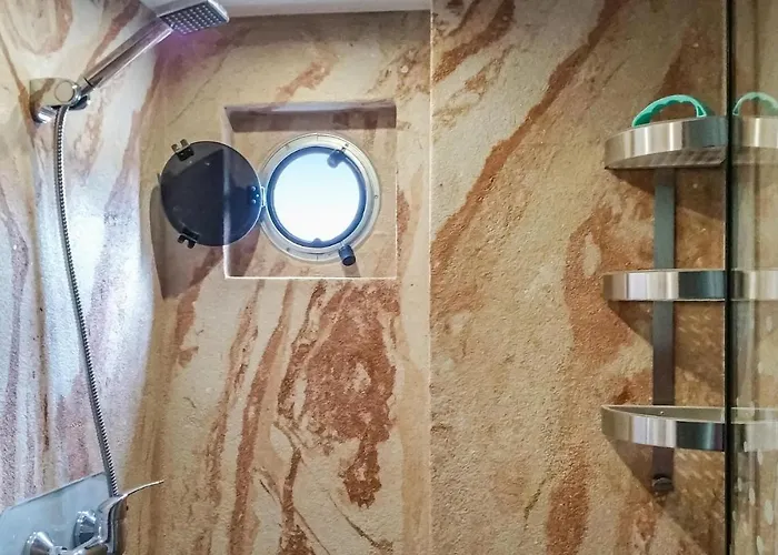 2 Bedroom Gorgeous Ship In Havelsee 4*