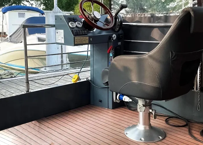 Botel 2 Bedroom Gorgeous Ship In Havelsee 4*